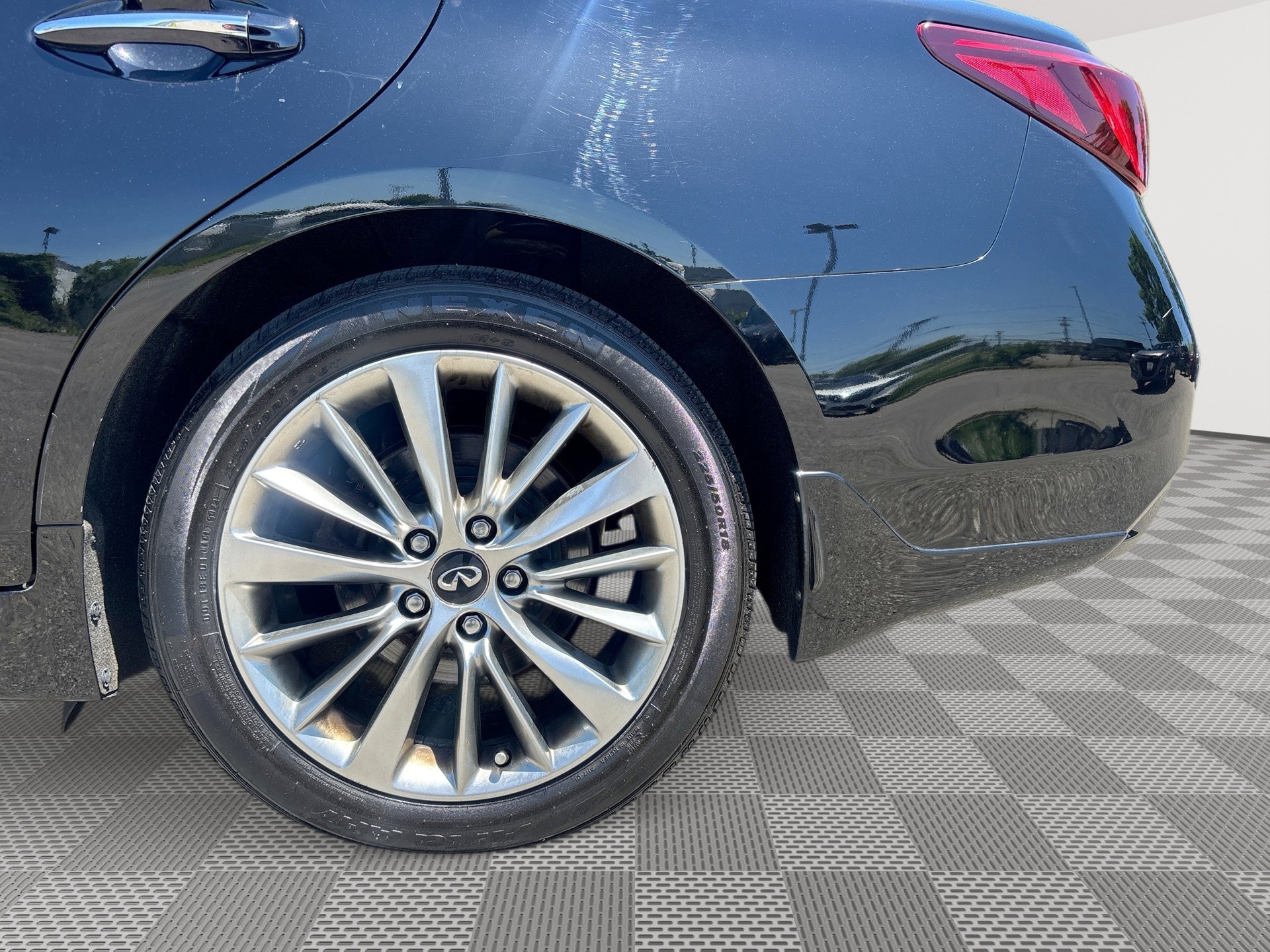 Used 2019 INFINITI Q50 Luxe w/ Essential Package (3.0T Luxe) AWD/4WD image 29
