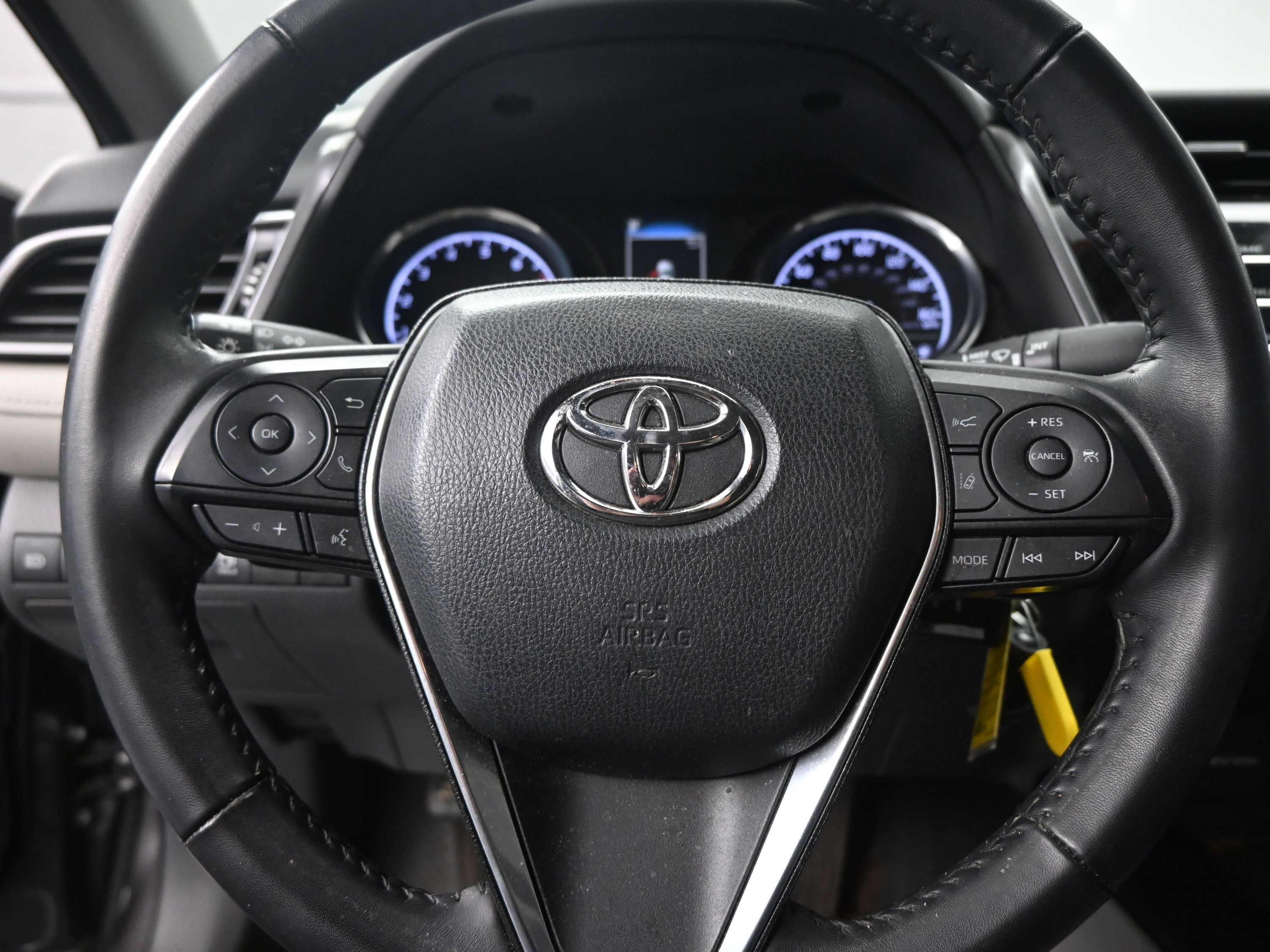 Used 2020 Toyota Camry SE image 11