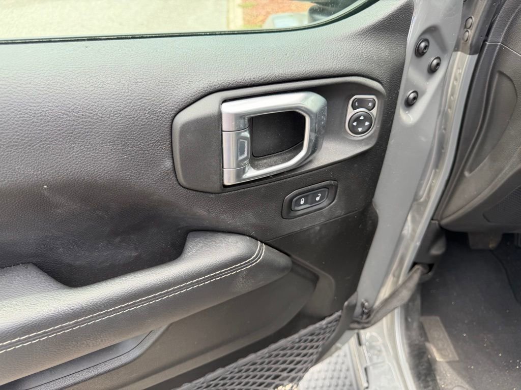 Used 2023 Jeep Wrangler Unlimited Sahara w/ Cold Weather Group AWD/4WD image 22