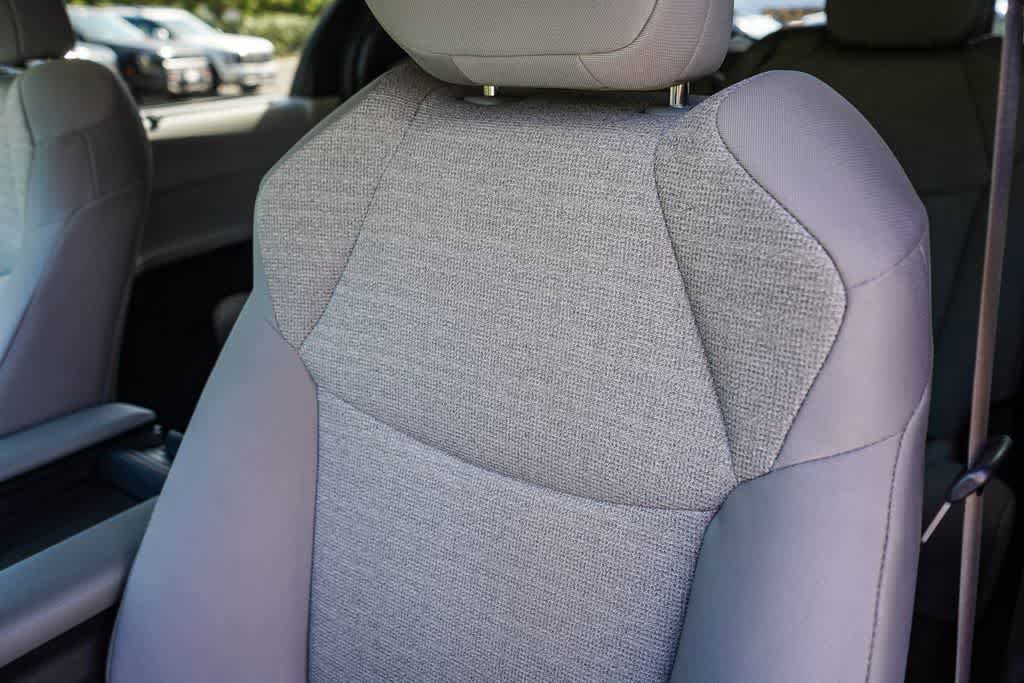 Used 2025 Toyota Sienna LE FWD image 26