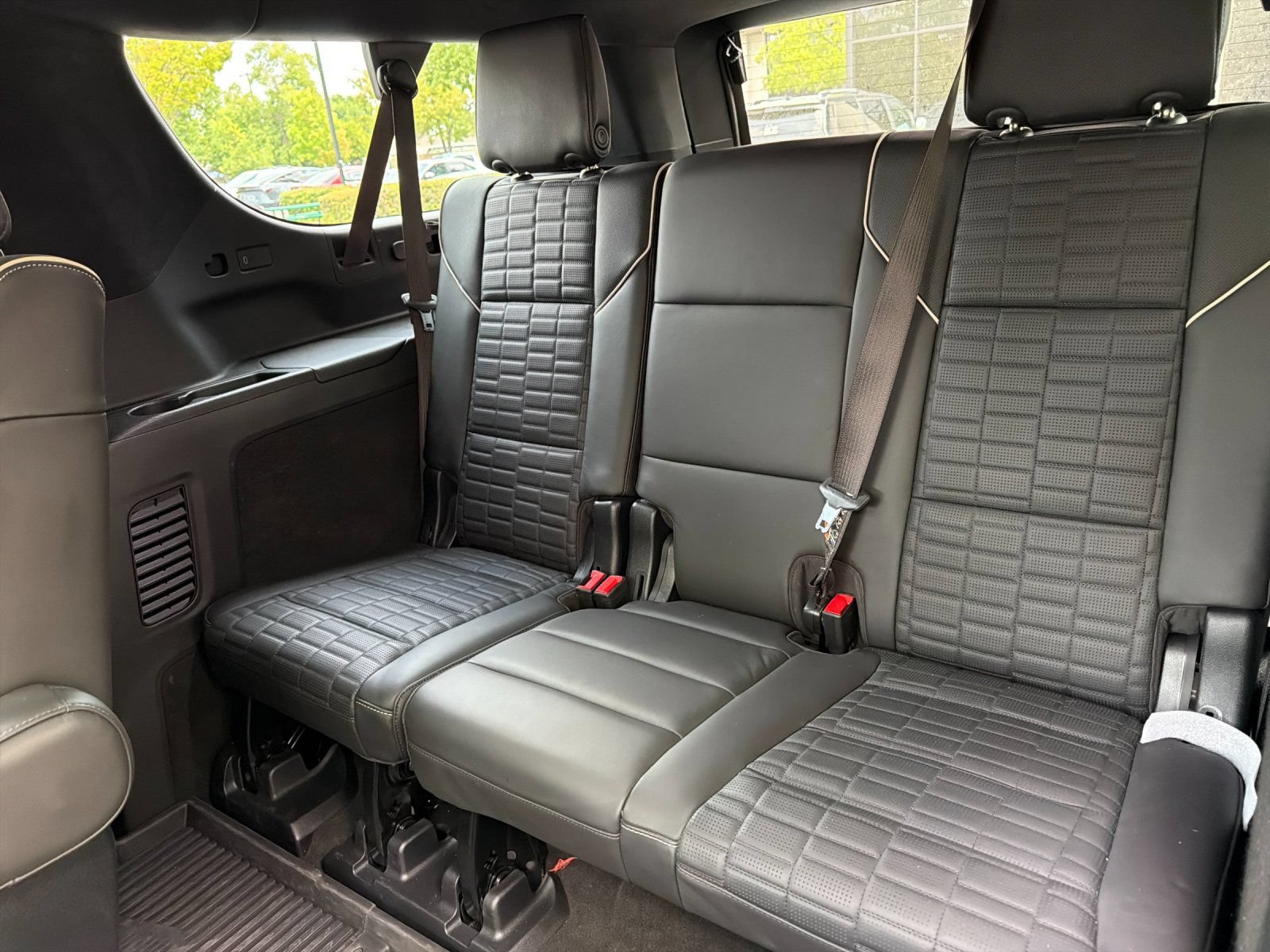Used 2025 Cadillac Escalade ESV Sport Platinum w/ LPO, Floor Liner Package AWD/4WD image 14
