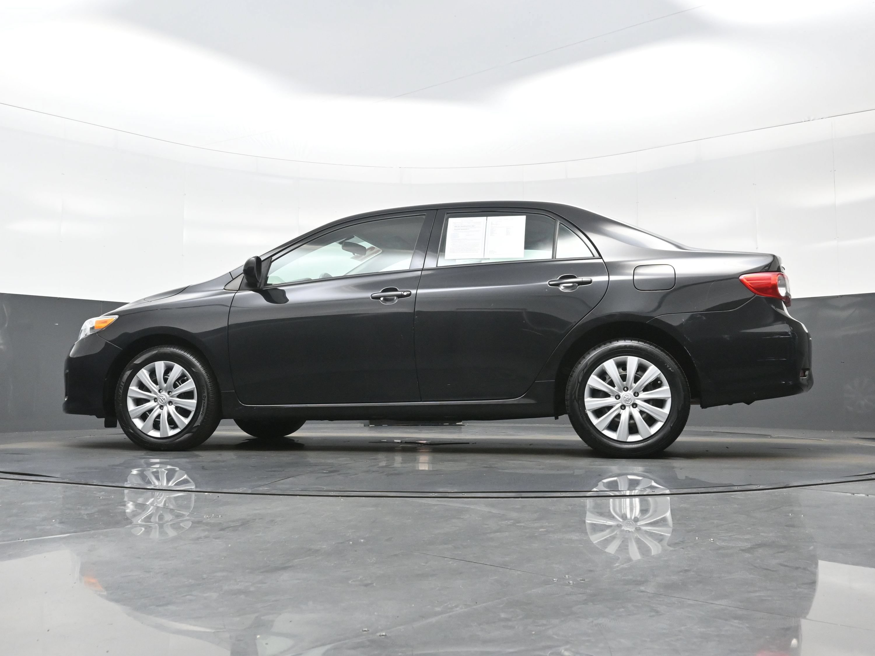 Used 2012 Toyota Corolla LE FWD image 24