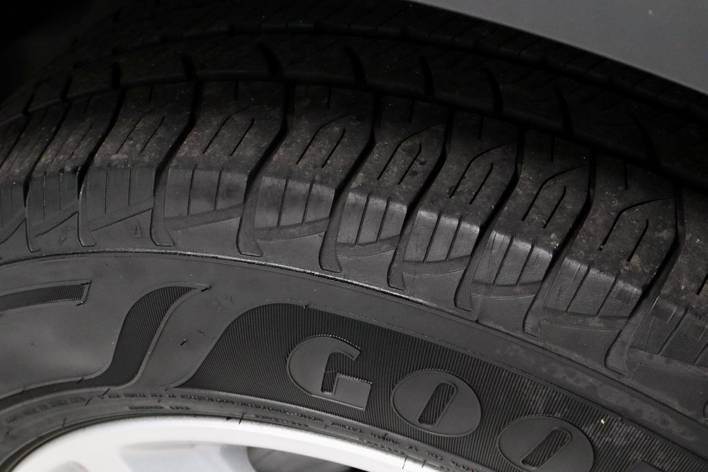 Used 2018 Ford Explorer XLT w/ Equipment Group 201A image 20