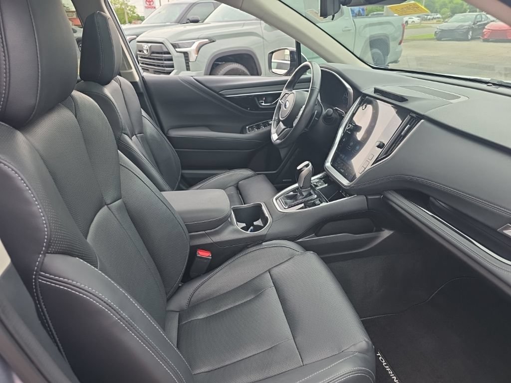Used 2023 Subaru Outback Touring AWD/4WD image 11