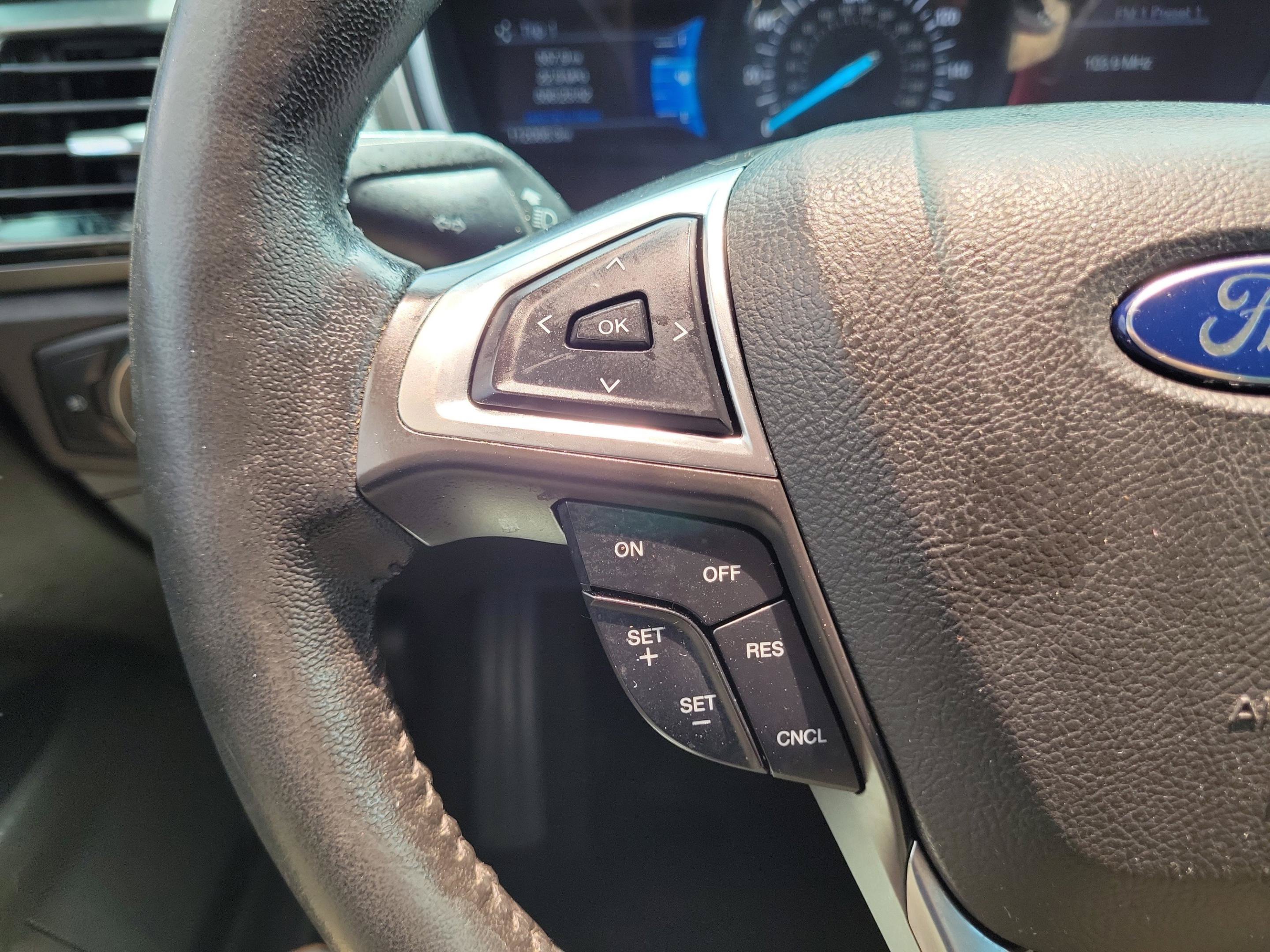 Used 2016 Ford Fusion SE FWD image 30