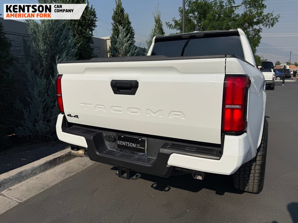 Used 2025 Toyota Tacoma SR5 AWD/4WD image 31
