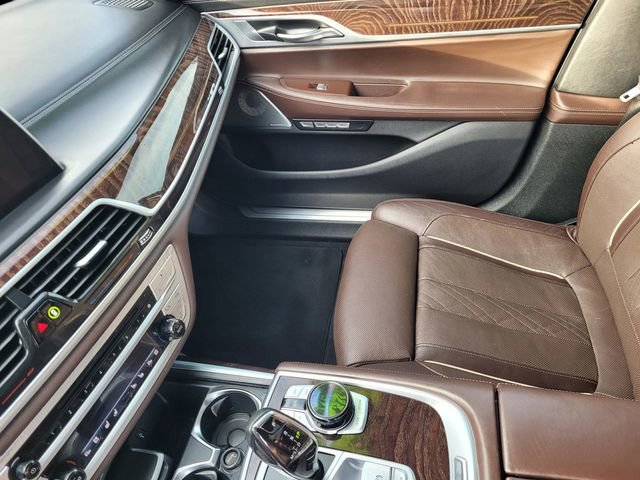 Used 2018 BMW 750i image 14