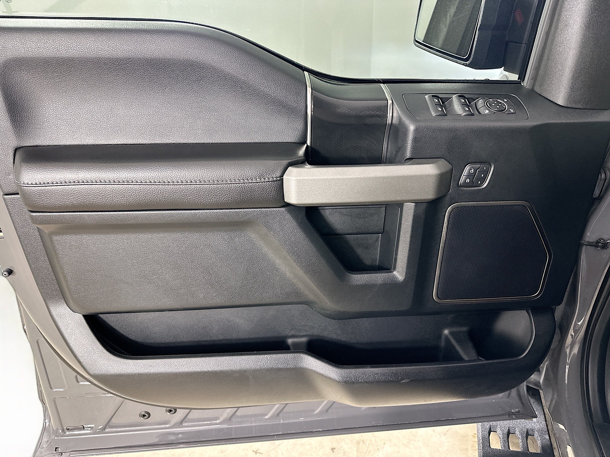 Used 2018 Ford F150 Raptor w/ Equipment Group 802A Luxury AWD/4WD image 16