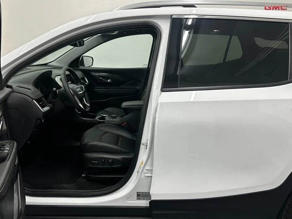 Used 2024 GMC Terrain SLT image 15