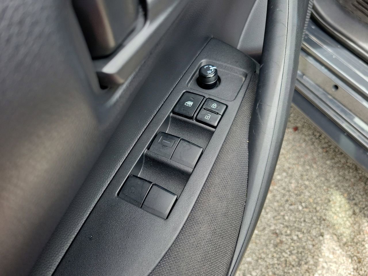 Used 2025 Toyota Corolla LE w/ Convenience Package image 14