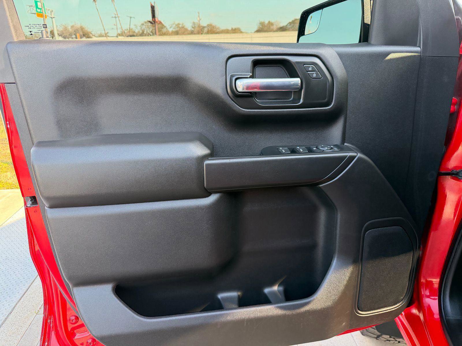 Used 2024 Chevrolet Silverado 1500 Custom Trail Boss w/ LPO, Dark Essentials Package image 6