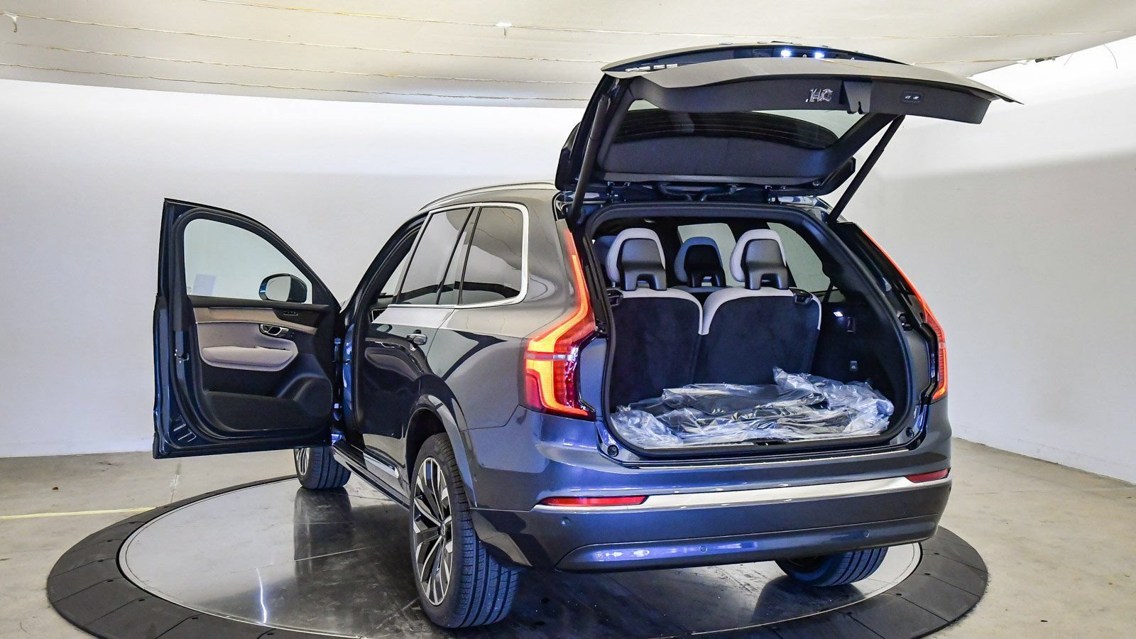 Certified 2026 Volvo XC90 B6 Plus w/ Protection Package AWD/4WD image 31