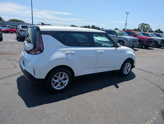 Used 2024 Kia Soul LX w/ LX Technology Package FWD image 8