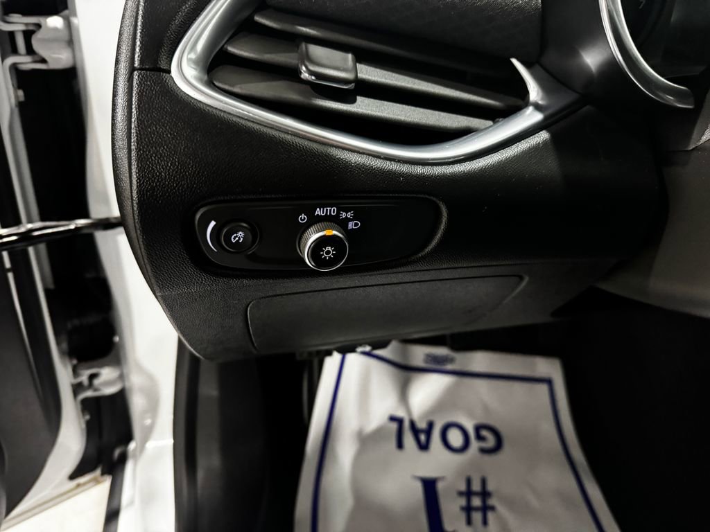 Used 2021 Chevrolet Malibu LT image 30