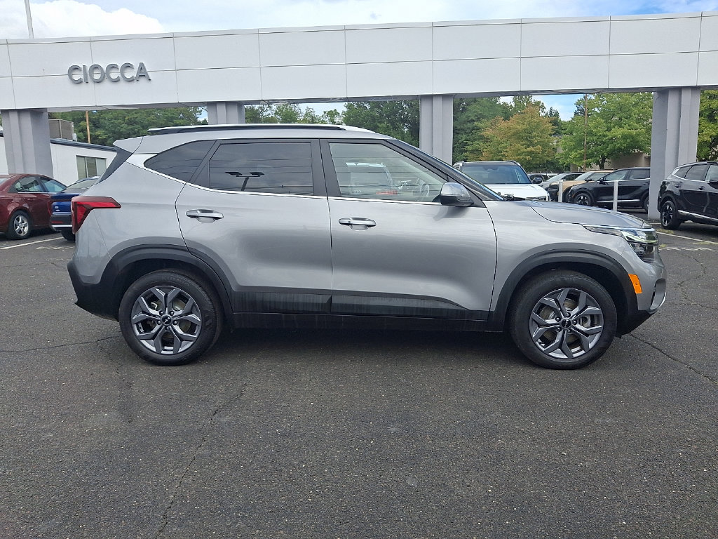 Used 2024 Kia Seltos S AWD/4WD image 12
