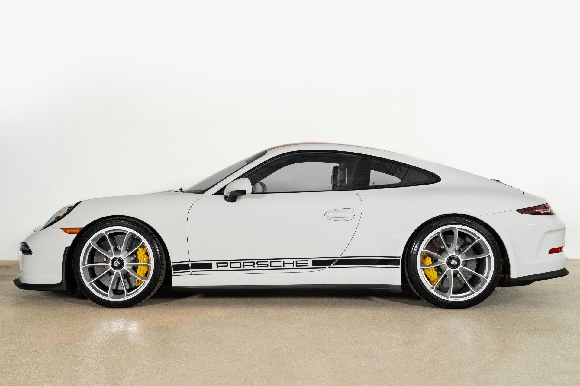 Used 2016 Porsche 911 R image 11