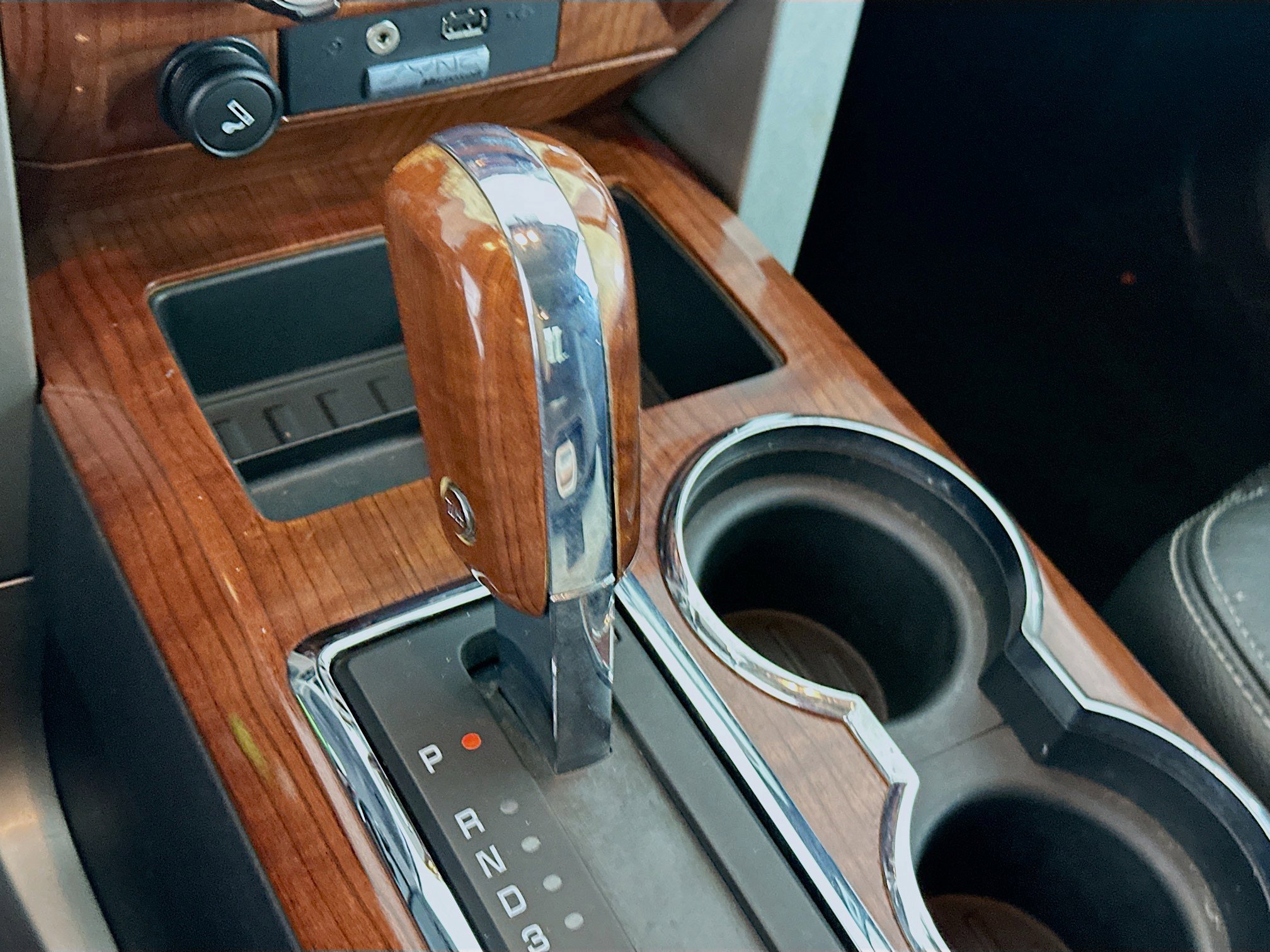 Used 2010 Ford F150 Lariat image 24