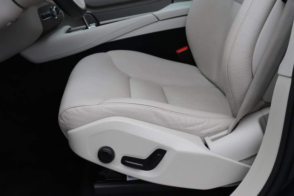 Used 2023 Volvo XC90 B6 Plus w/ Protection Package Premier AWD/4WD image 11