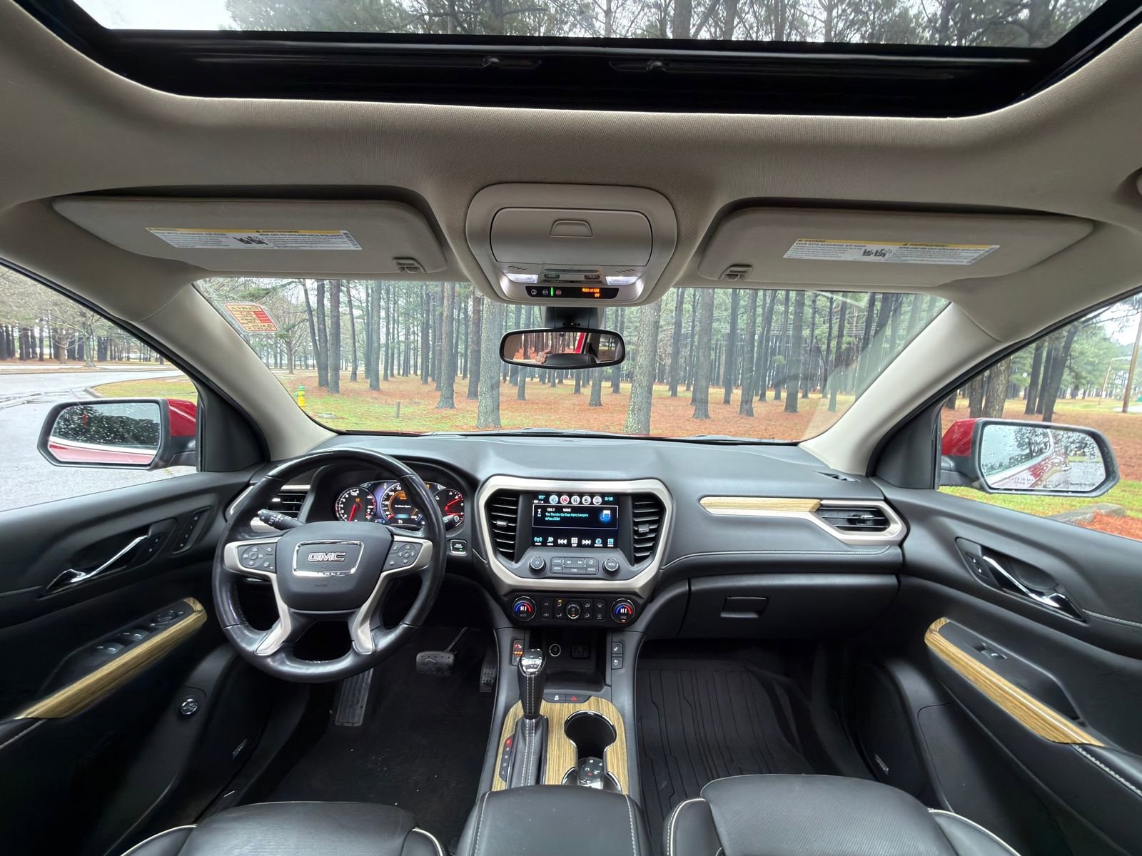 Used 2019 GMC Acadia Denali w/ Technology Package FWD image 2