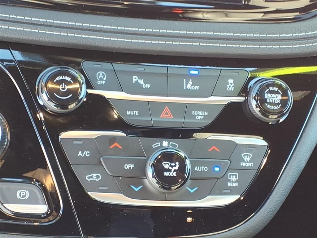 New 2026 Chrysler Pacifica Select image 24