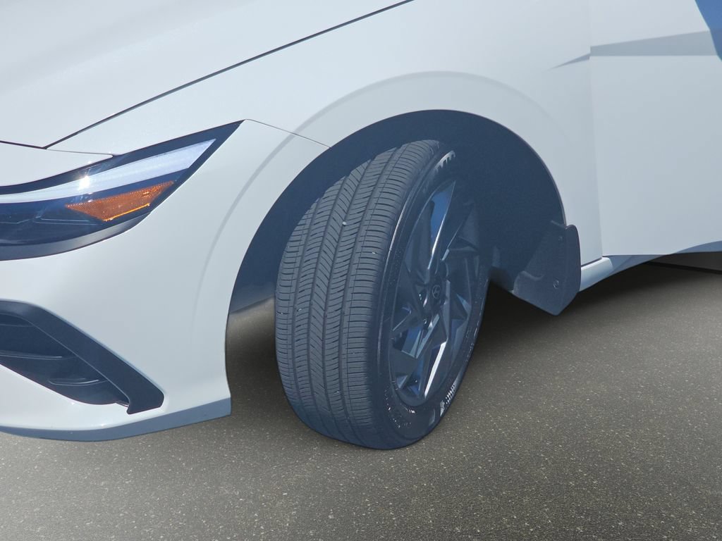 Used 2025 Hyundai Elantra Hybrid FWD image 33