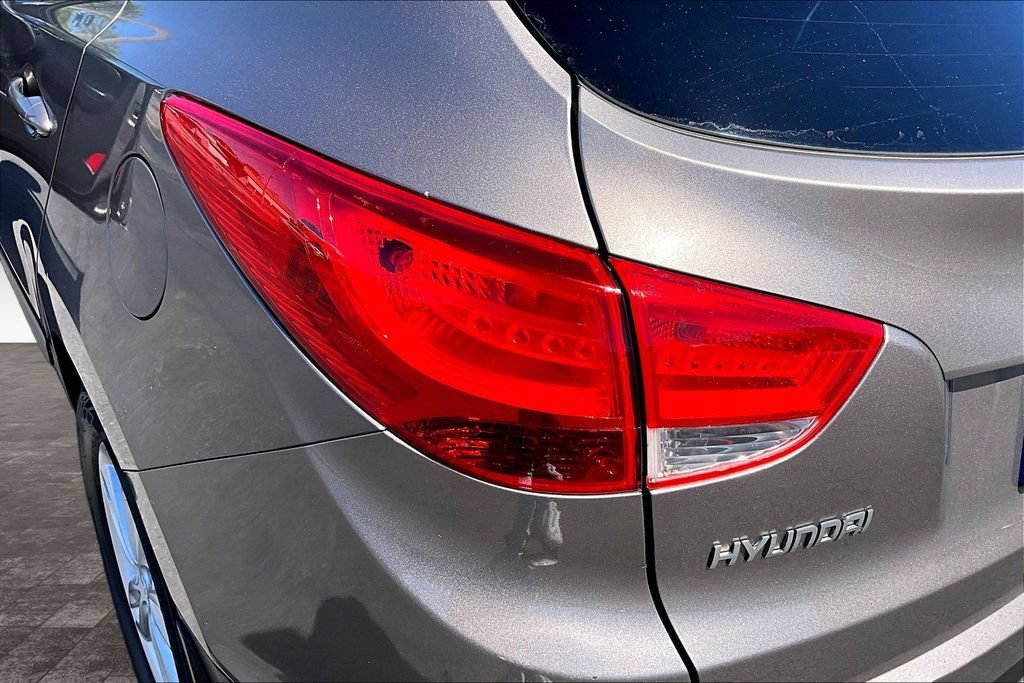 Used 2011 Hyundai Tucson GLS w/ Navigation Pkg 2 FWD image 31