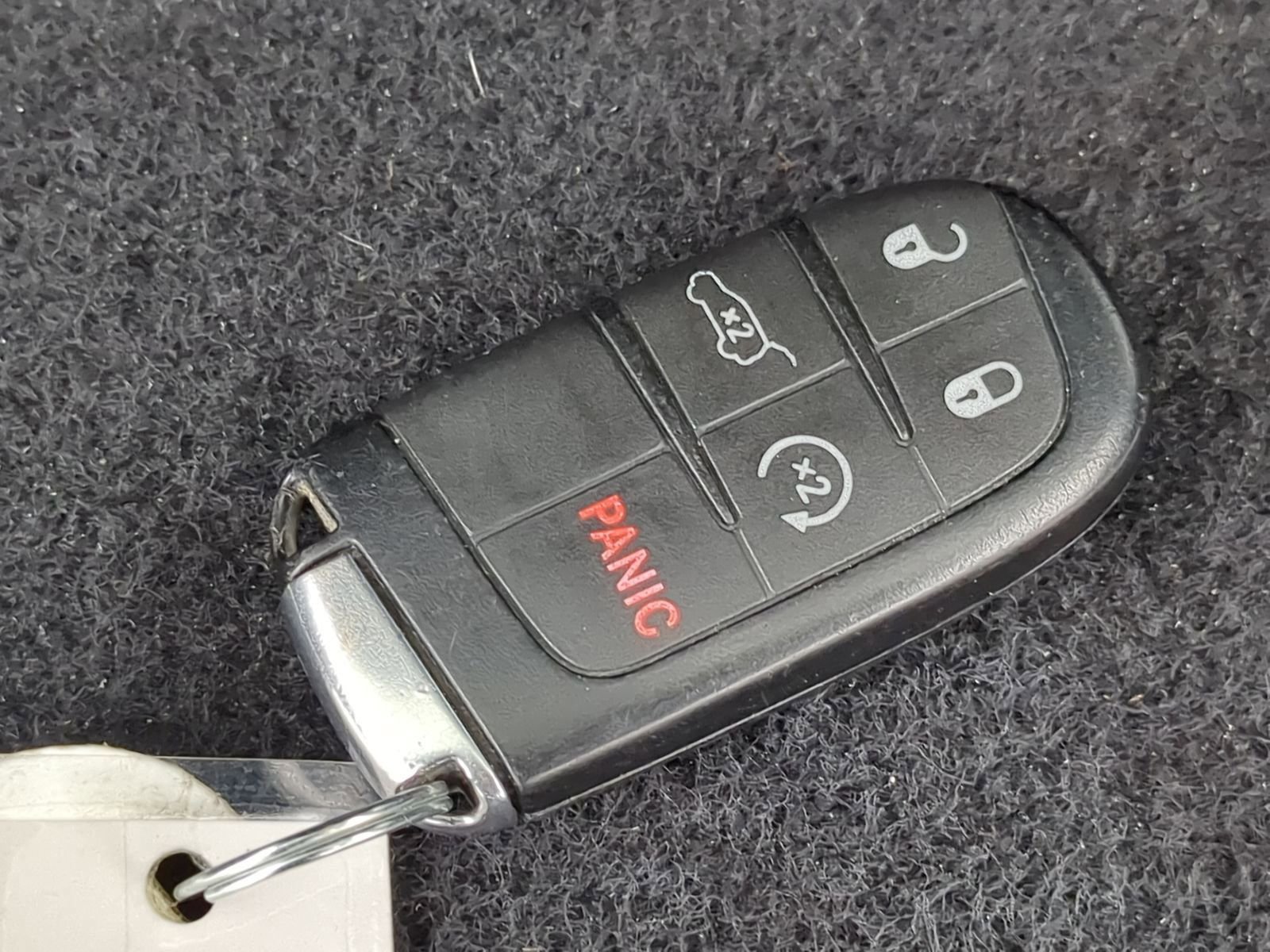 Used 2015 Jeep Grand Cherokee Limited image 38