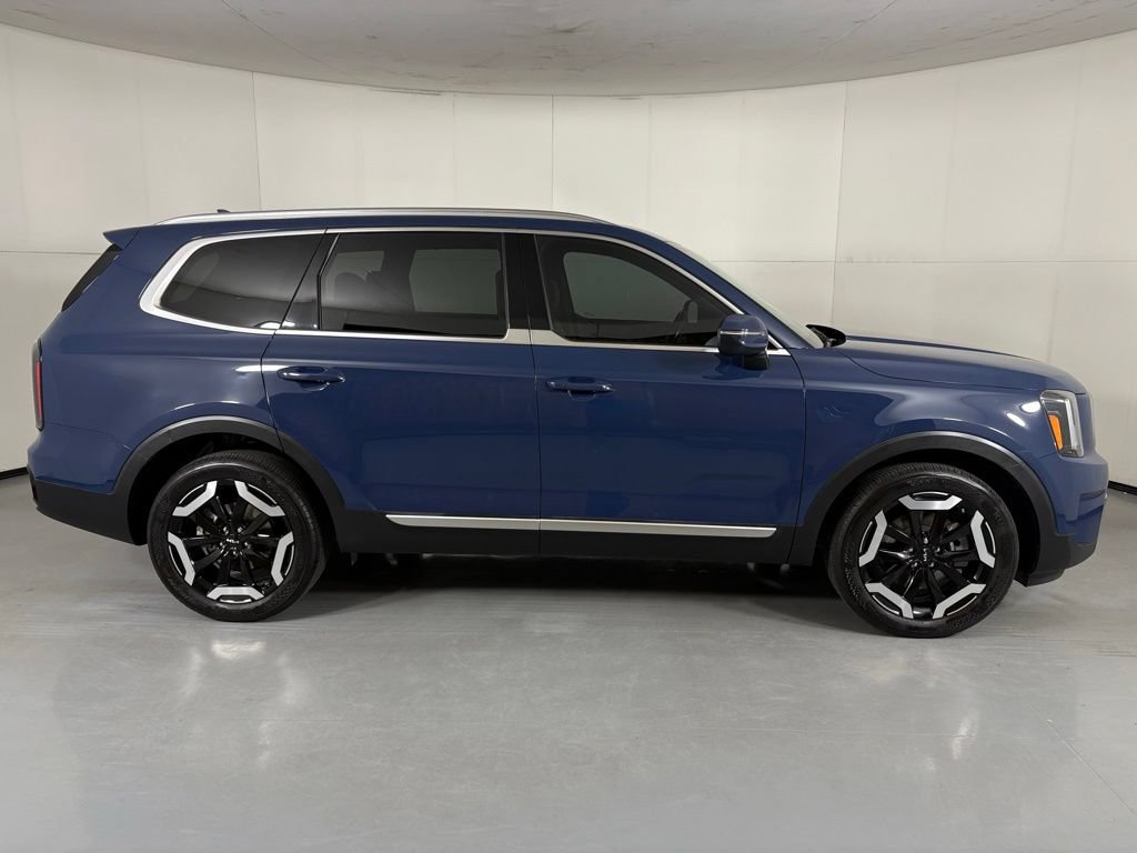 Used 2023 Kia Telluride EX w/ EX Captain's Chair Package FWD image 10