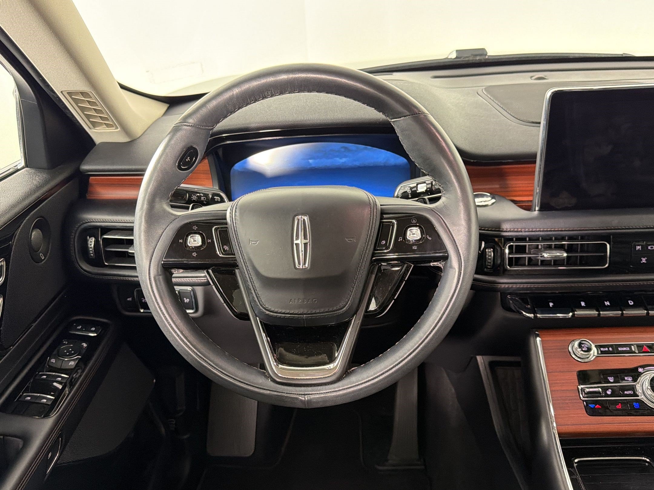Used 2023 Lincoln Aviator Reserve w/ Equipment Group 201A RWD image 11