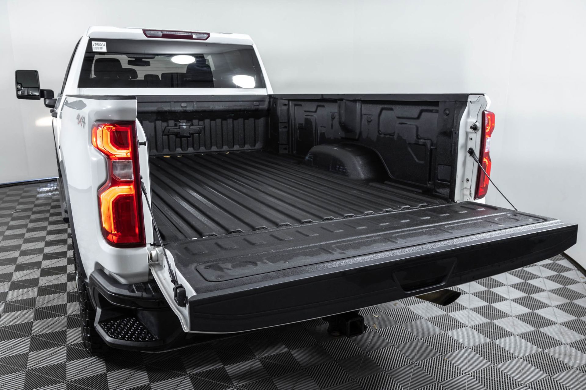 Used 2021 Chevrolet Silverado 2500 Custom w/ Custom Value Package AWD/4WD image 14