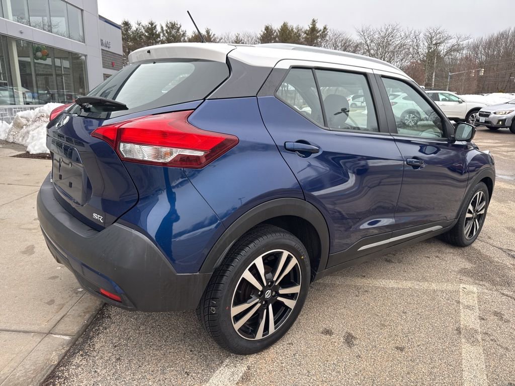 Used 2019 Nissan Kicks SR image 2