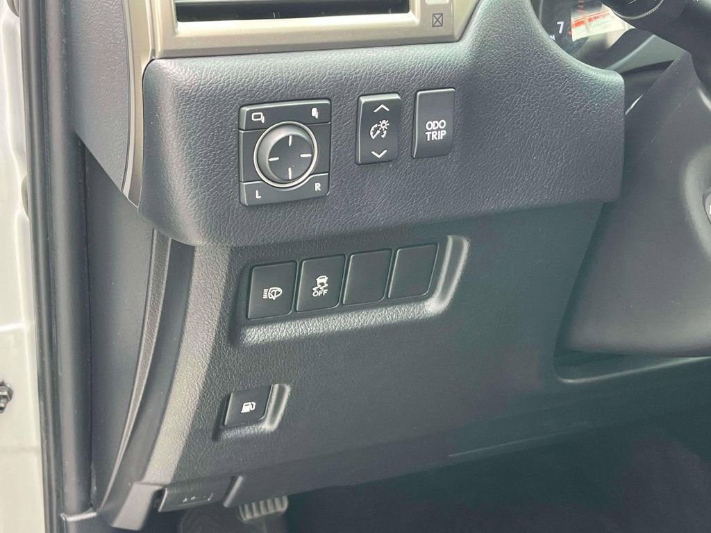 Used 2015 Lexus GX 460 w/ Premium Package AWD/4WD image 30