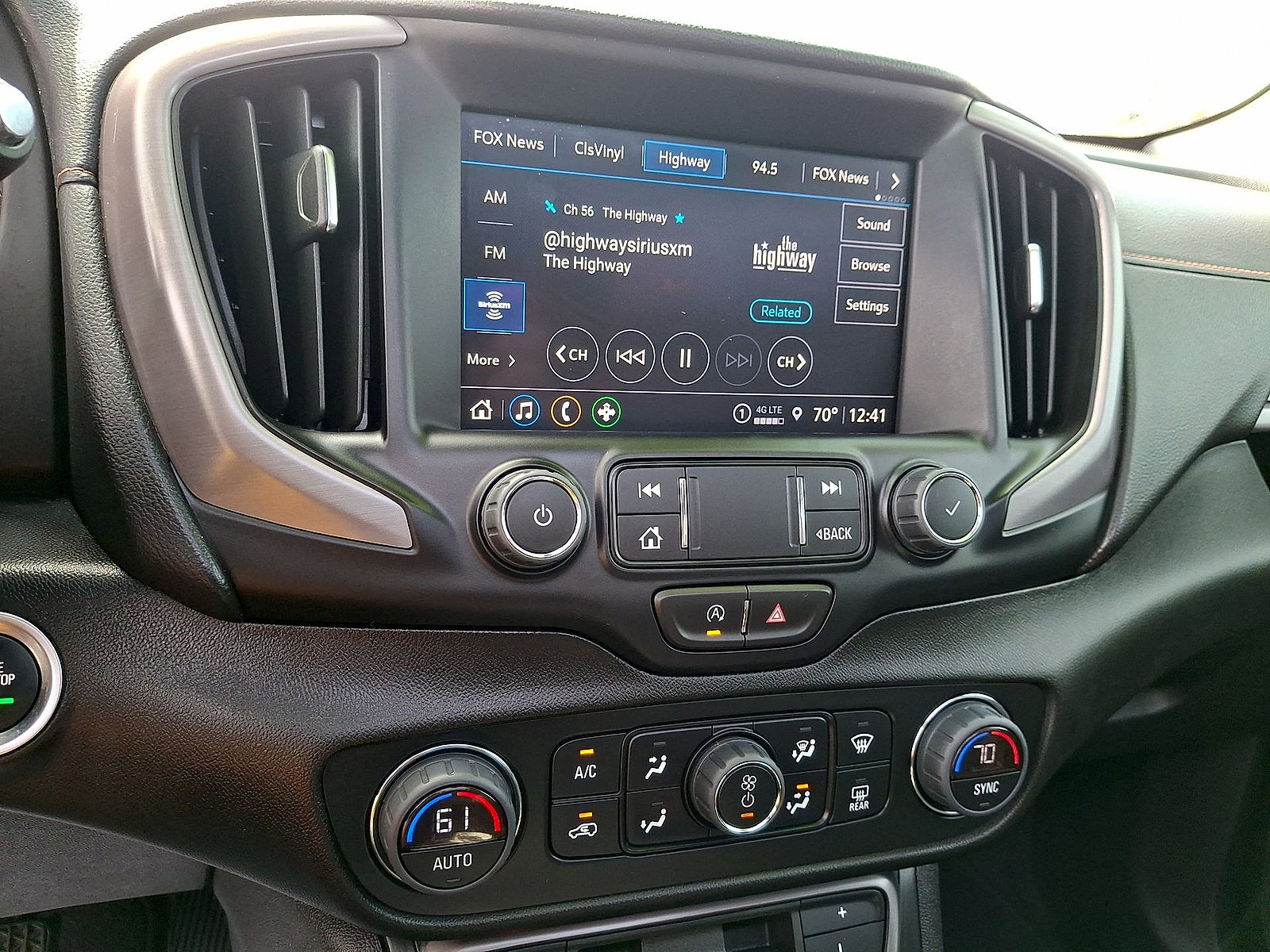 Used 2024 GMC Terrain AT4 w/ Tech Package AWD/4WD image 14