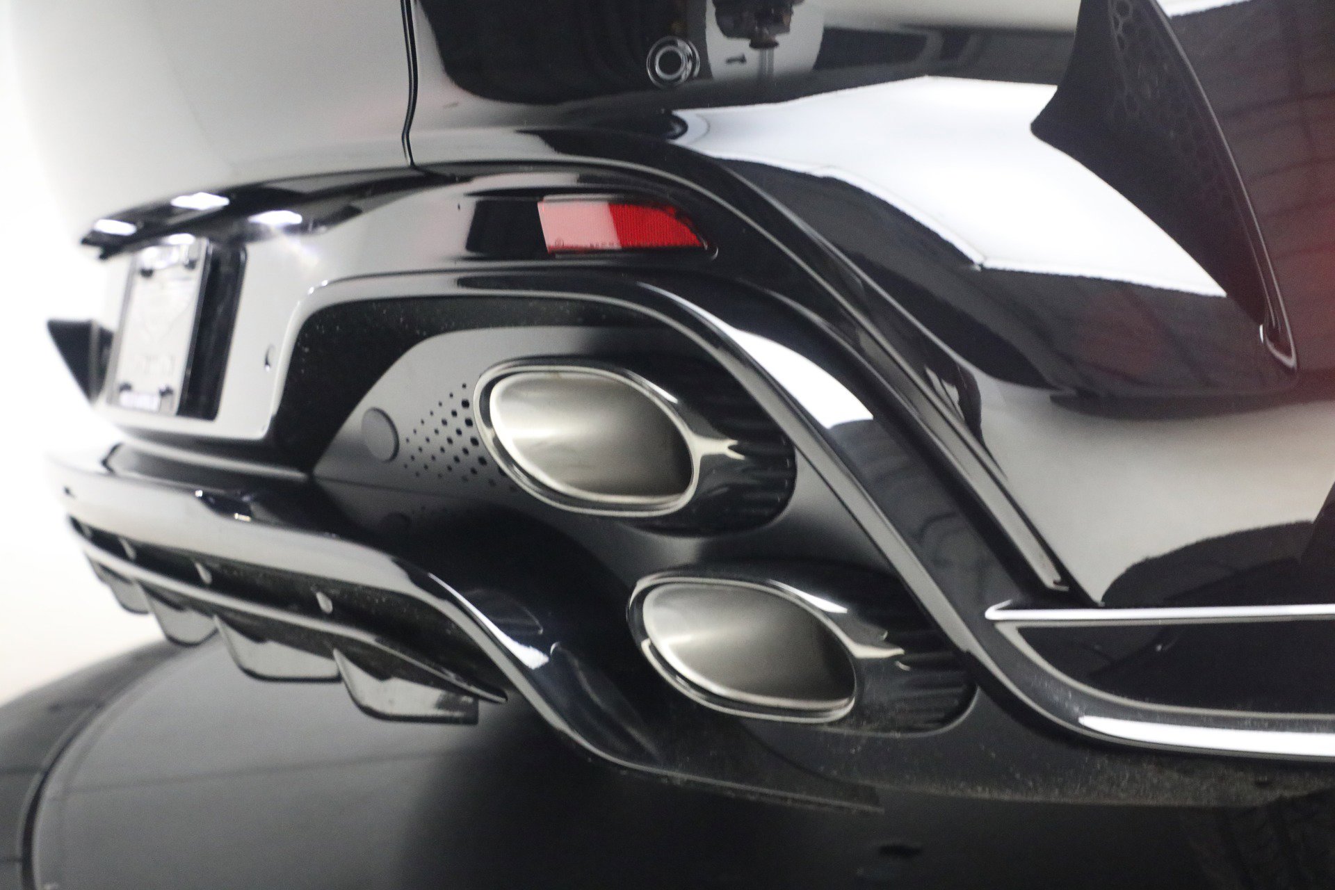 New 2026 Aston Martin DBX S image 37