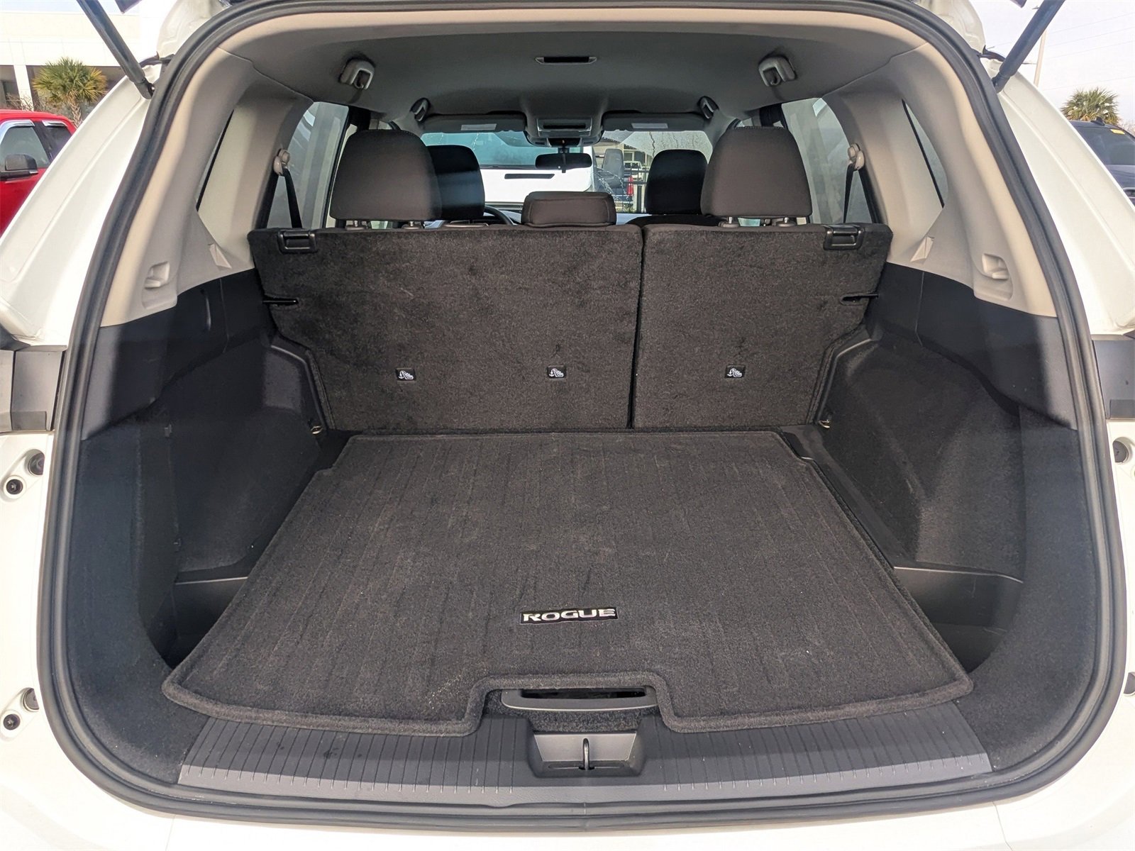 Used 2025 Nissan Rogue S image 12