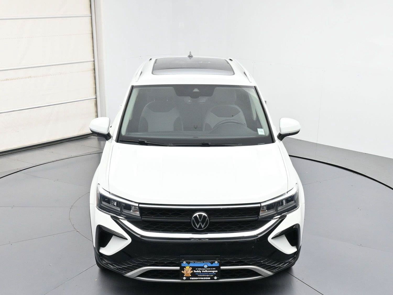 Used 2023 Volkswagen Taos SE w/ Panoramic Sunroof Package FWD image 36