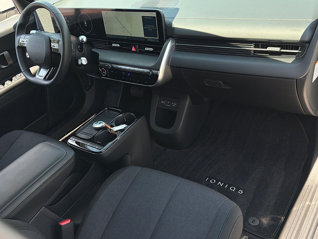 Certified 2025 Hyundai Ioniq 5 SE RWD image 24