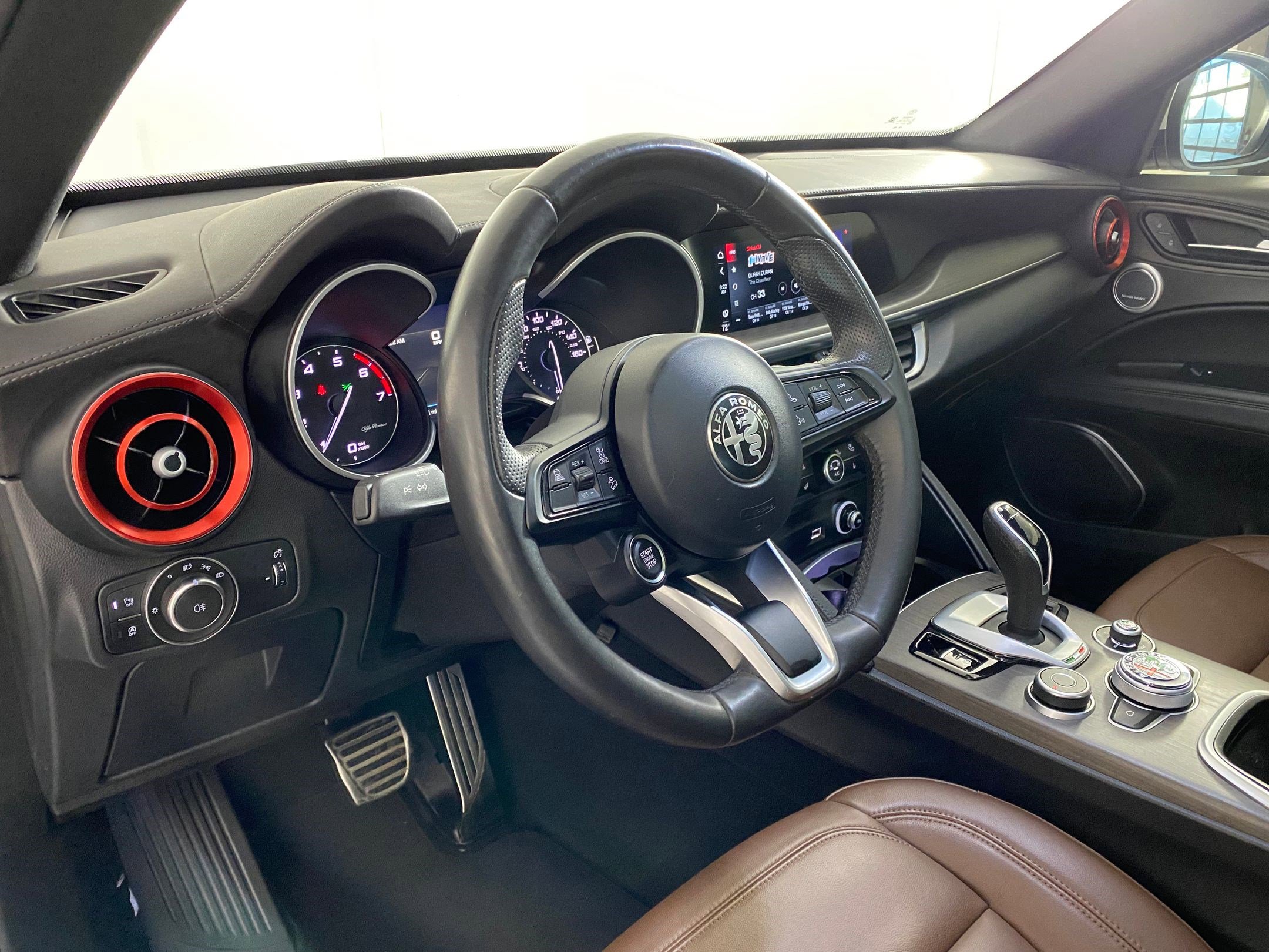 Used 2023 Alfa Romeo Stelvio Ti image 4