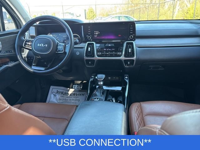 Used 2023 Kia Sorento AWD image 11
