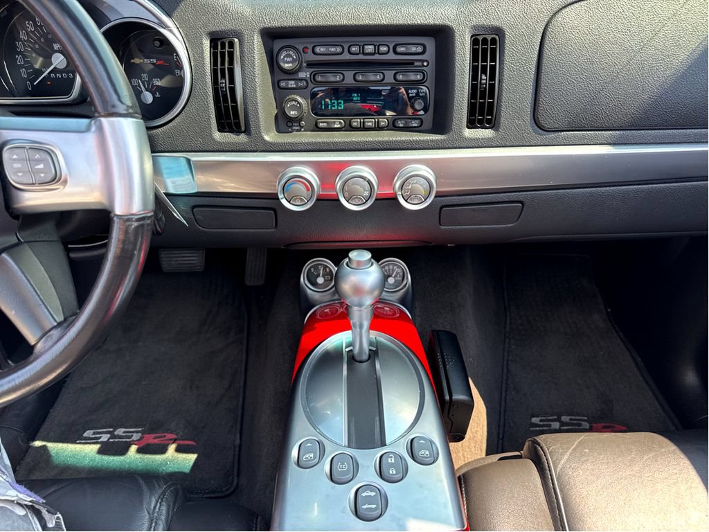 Used 2006 Chevrolet SSR w/ Preferred Equipment Group RWD image 18