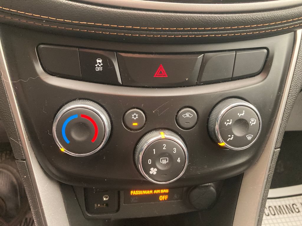 Used 2019 Chevrolet Trax LT w/ LT Convenience Package AWD/4WD image 24