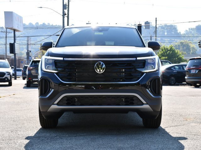 New 2026 Volkswagen Atlas Cross Sport SE image 2