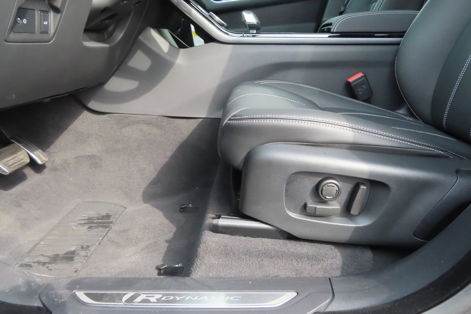 Used 2023 Land Rover Range Rover Velar R-Dynamic S image 19