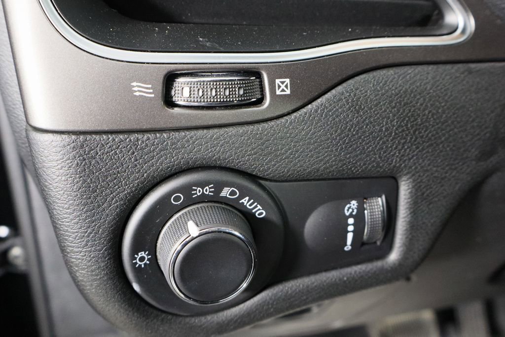 Used 2021 Jeep Cherokee Latitude image 23