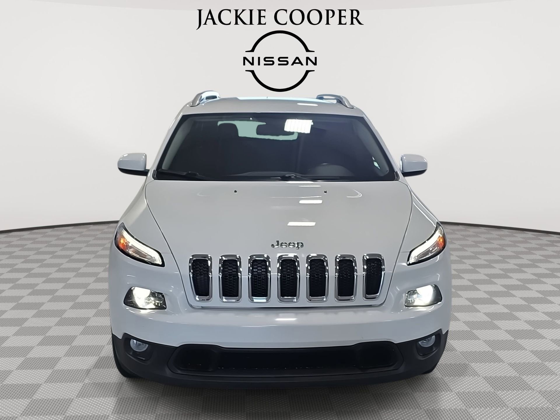 Used 2017 Jeep Cherokee Latitude w/ Cold Weather Group image 2