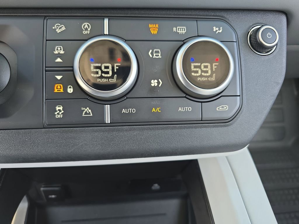 Used 2025 Land Rover Defender 90 X-Dynamic SE image 24