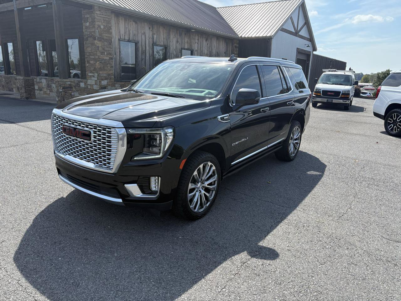 Used 2021 GMC Yukon Denali w/ Denali Ultimate Package AWD/4WD image 2