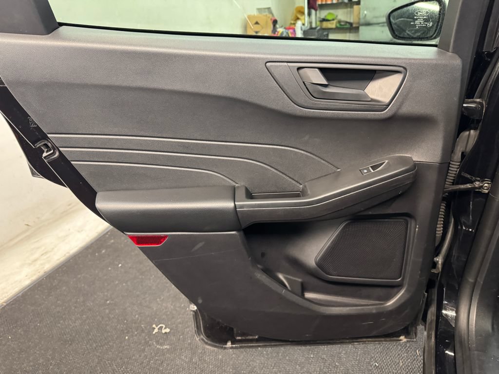 Used 2025 Ford Escape Active AWD/4WD image 16