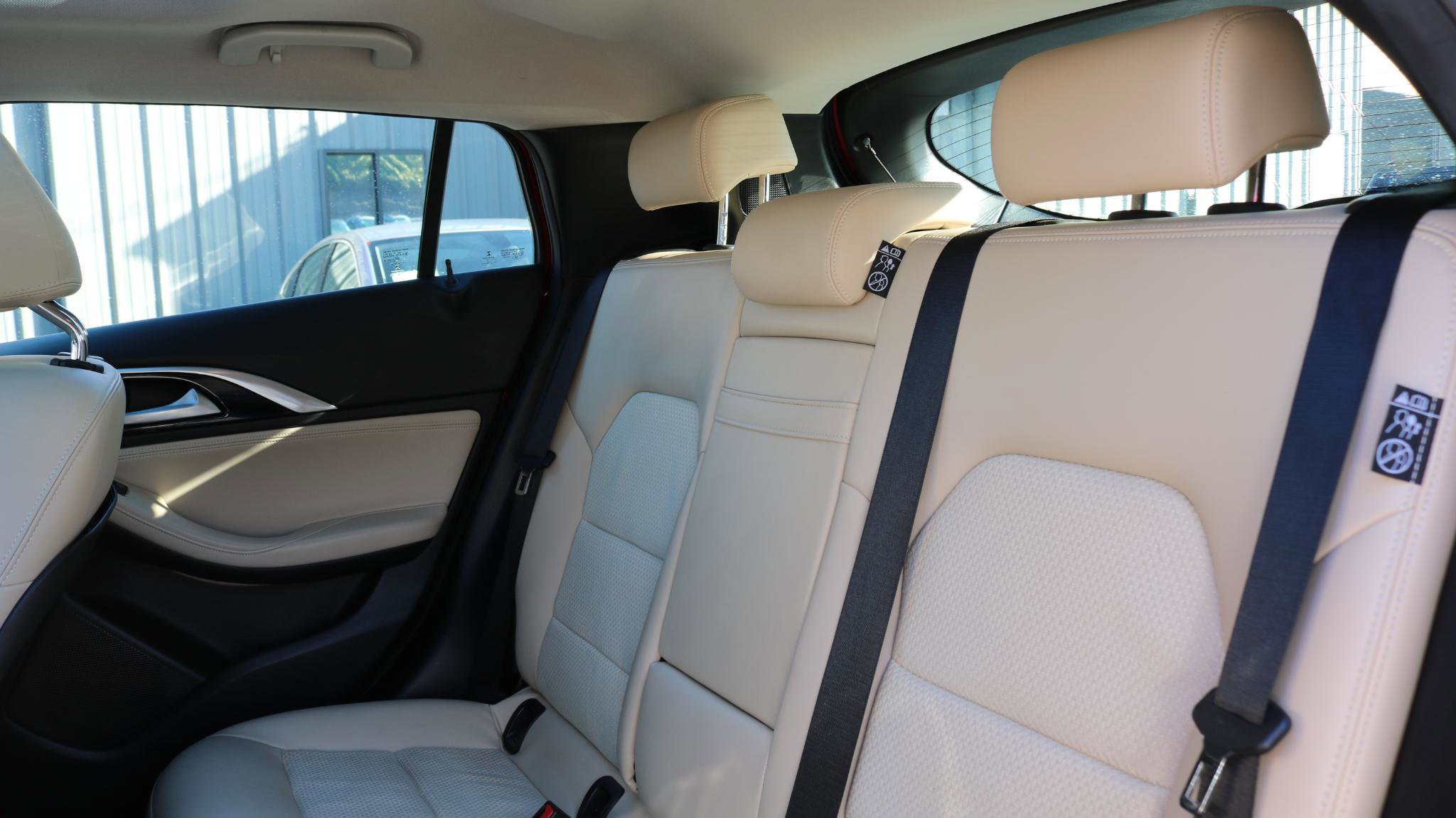 Used 2019 INFINITI QX30 image 20