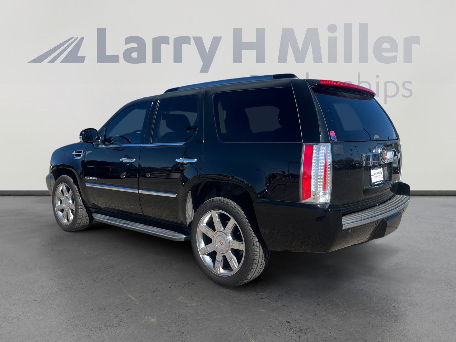 Used 2014 Cadillac Escalade Luxury image 3